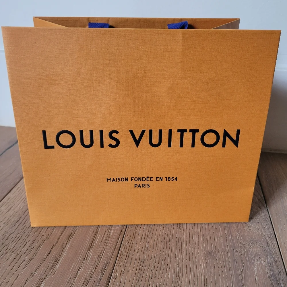 π― AUTHENTIC β¨οΈ Louis Vuitton Empty MINI Gift Boxes and Ribbon Set π - Picture 7 of 13